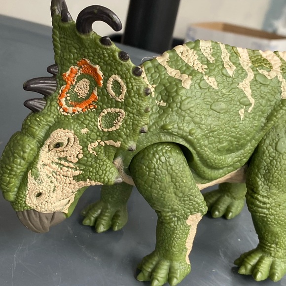 Jurassic World Fallen Kingdom Roarivores SINOCERATOPS 10” Jurassic Park Mattel - Picture 12 of 12